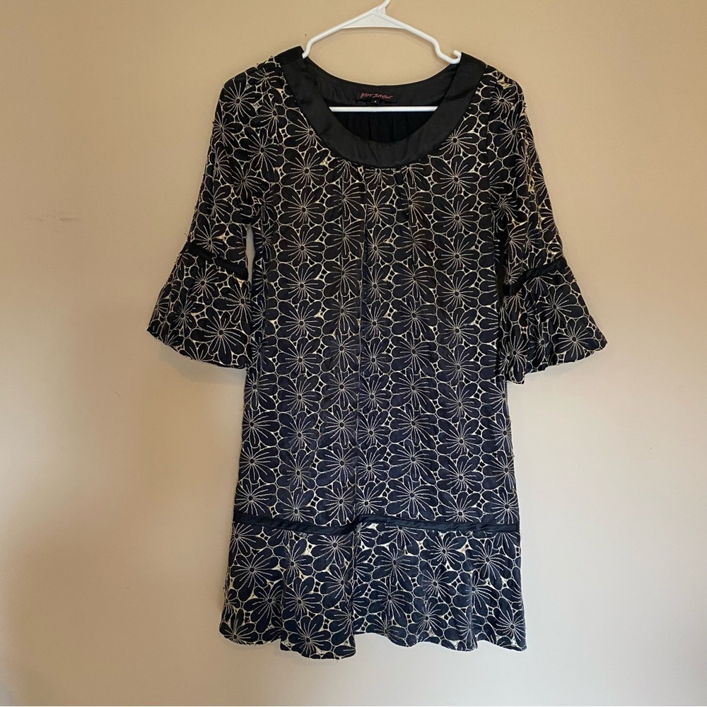 Betsey Johnson 3/4 Bell Sleeves Embroidered Floral Black Cream Dress Size 4